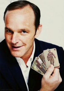 Clark Gregg como Phil Coulson