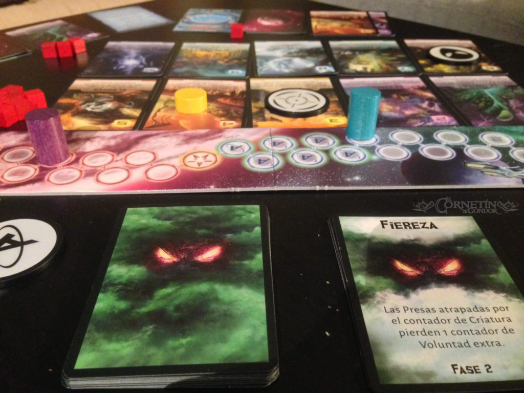 Imagen de la partida del juego de mesa Not Alone desde la vista de la criatura